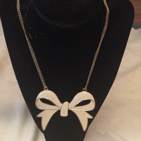 Jewelry - Ivory bow and gold necklace